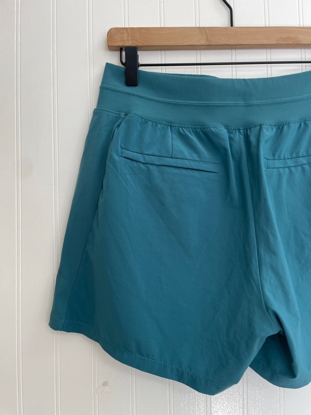 ATHLETA Brooklyn Short 3.5” Inseam in Borealis Green Teal Casual Travel Size 8 - Picture 8 of 11